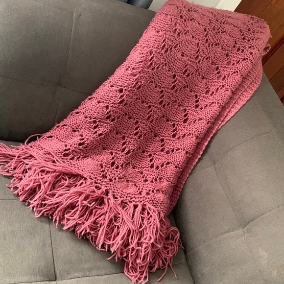 Throw knitted Rose Color Blanket 102 X 94 inch - Picture 1 of 4